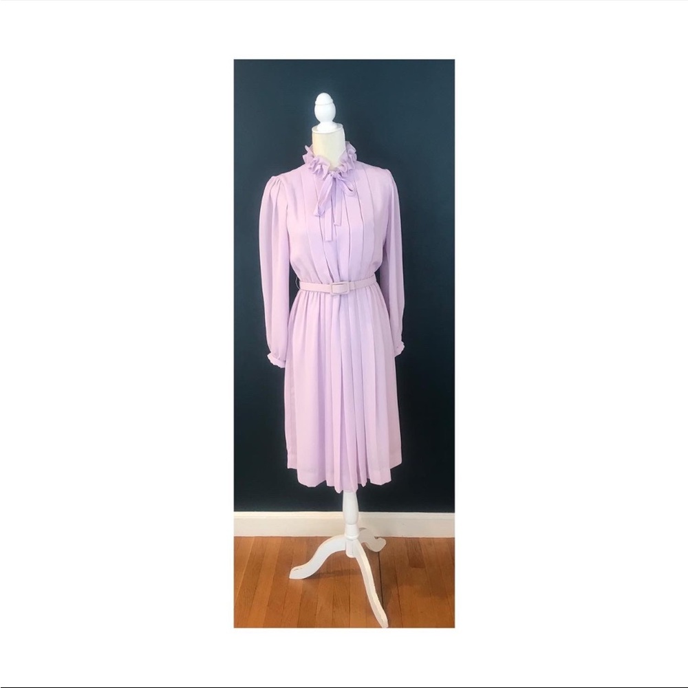 Vintage 1960's Pale Lilac Dress with Ruffle Collar